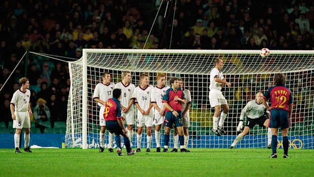 usa-spain-2000-xavi.jpg